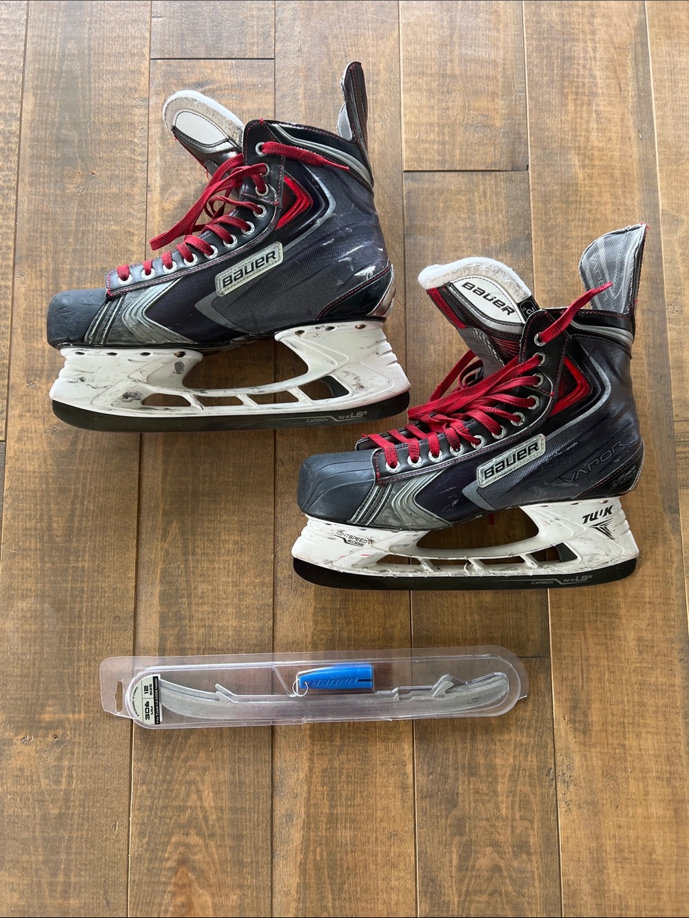 Bauer Vapor X100 Ice Hockey Skates with extra blades